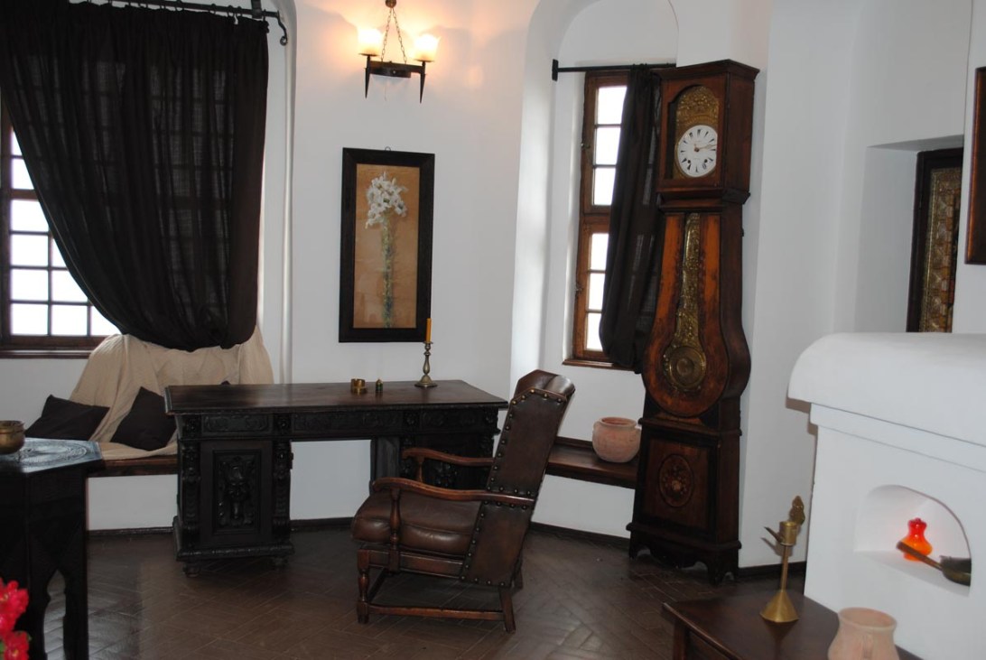 Inside the Quiet Nest Palace