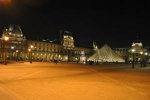 Paris by night - The Louvre