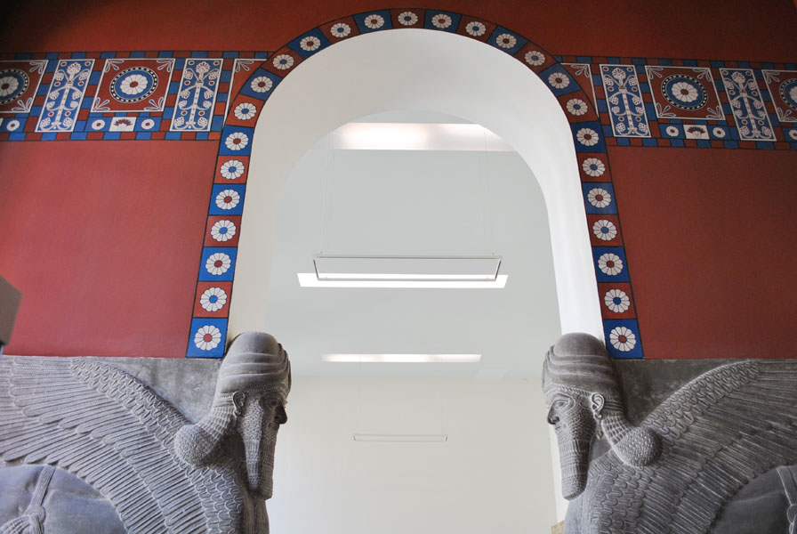 Lumasi guarding an Assyrian palace chamber