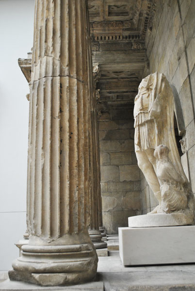 Market Gate of Miletus - column and statue